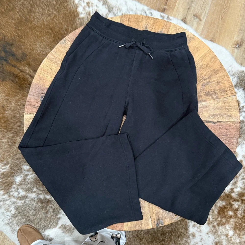 Lululemon Scuba Mid-Rise Wide-Leg Pant - Short - Picture 3 of 3